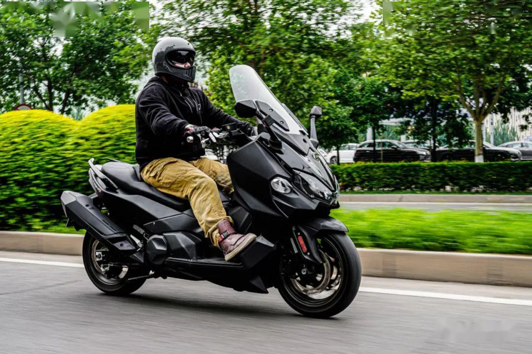 内马尔在TL比赛中出色发挥，最后时刻胜出引发热议！