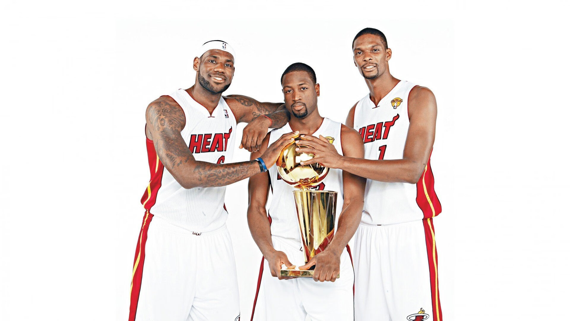 詹姆斯连续五场比赛得分超过险胜，塞尔维亚队不断突破！观众掌声雷动